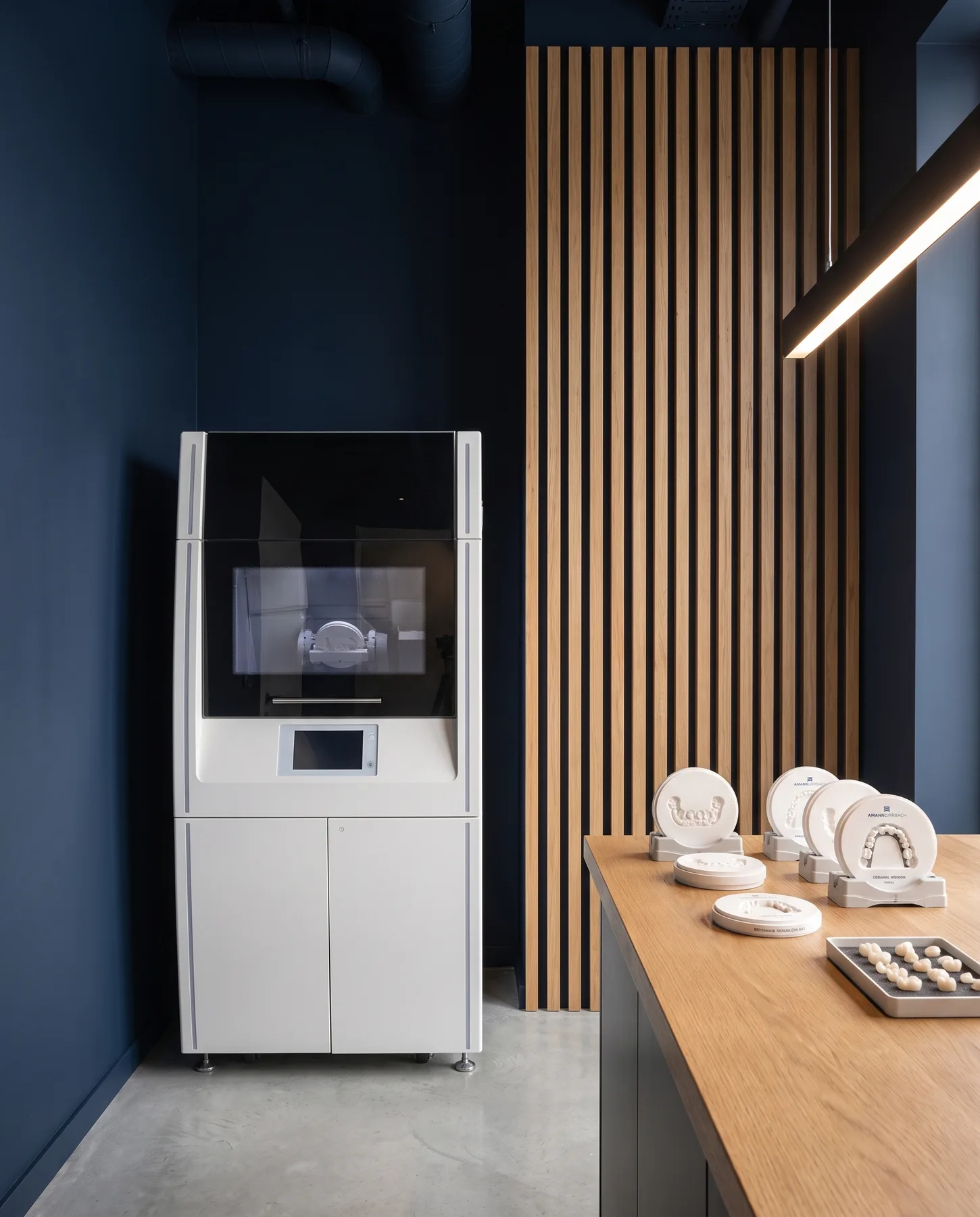 Frezarka Amann Girrbach Matron w pracowni Avenue Lab